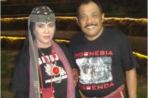 Ully Sigar Rusadi dan Eka Santosa